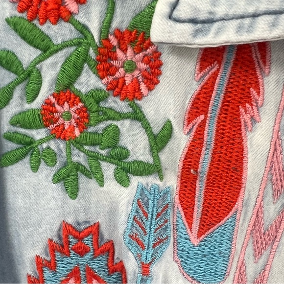 Women's Vintage style Denim Floral Embroidered Western Shirt. - Picture 4 of 4